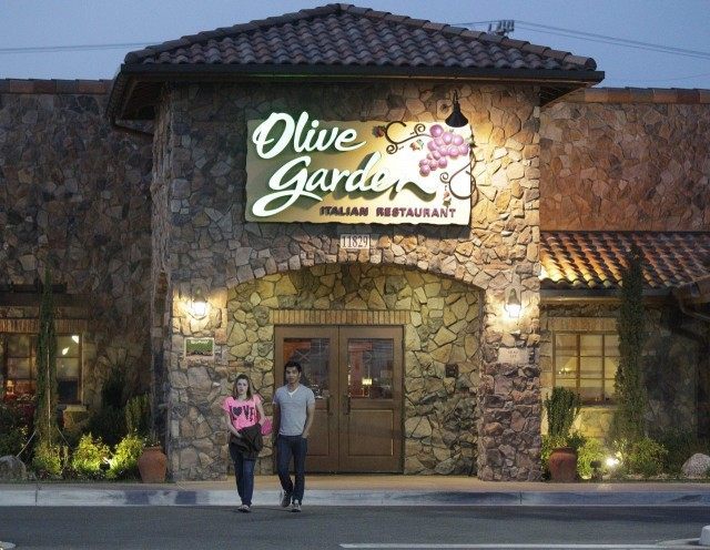 Missouri Olive Garden Refused Service To Uniformed Officer For