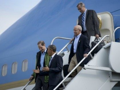 President Barack Obama (R) arrives with Senator Ron Wyden (D-OR) (L), Rep. Peter DeFazio (