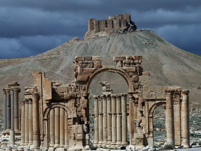 Cnn Isis Ties Foes To Ancient Palmyra Columns And Blows Them Up