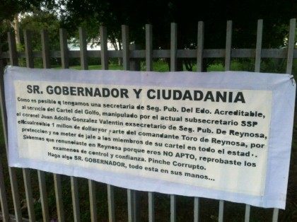 Banner hung by Los Zetas that claims one of the top cops in Tamaulipas received money from the Gulf Cartel
