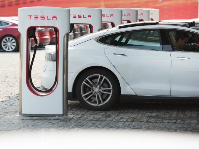 tesla-model-s-car-dealership-in-shanghai-gettyimages