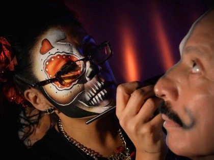 Dia de los muertos (Mark Ralston / AFP / Getty)