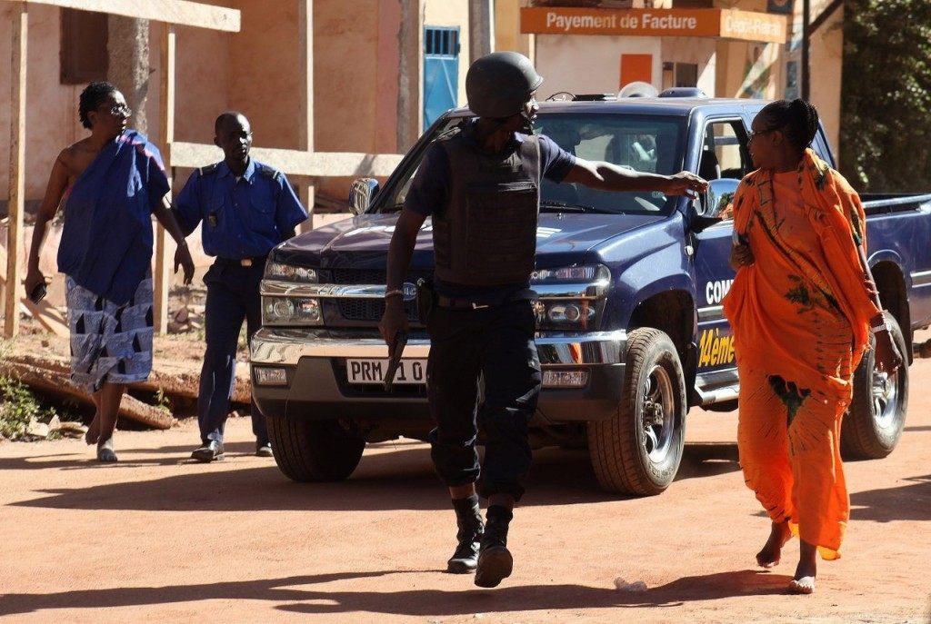 Malian security forces evacuate two women from an area surrounding the Radisson Blu hotel in Bamako on November 20, 2015. 