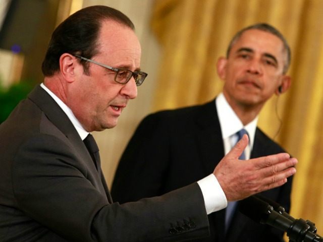 President Barack Obama(R) and French President Francois Hollande hold a joint news confere