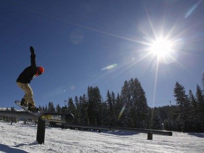 Sierra snow (Rich Pedroncelli / Associated Press)