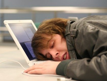 Asleep at computer (Aaron Jacobs / Flickr / CC / Cropped)