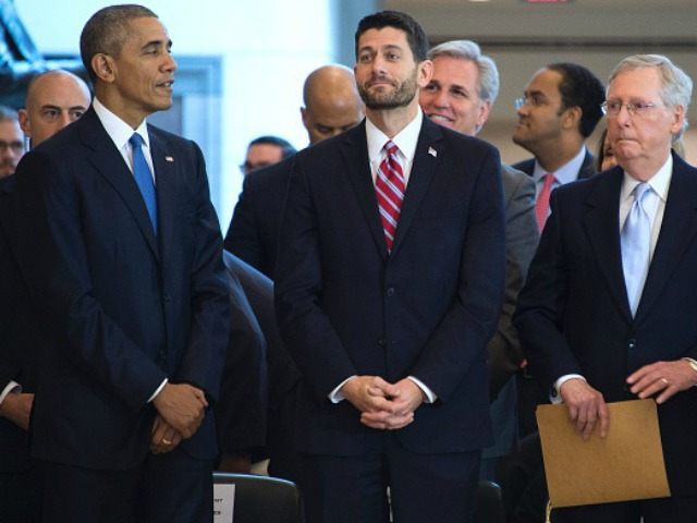 Speaker of the House Paul Ryan,R-WI, (C) talks with US President Barack Obama (L) as Senat