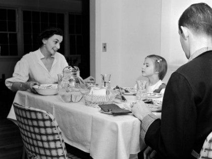 circa 1950: The Simonson family settle down for dinner together in Connecticut, USA. (Photo by
