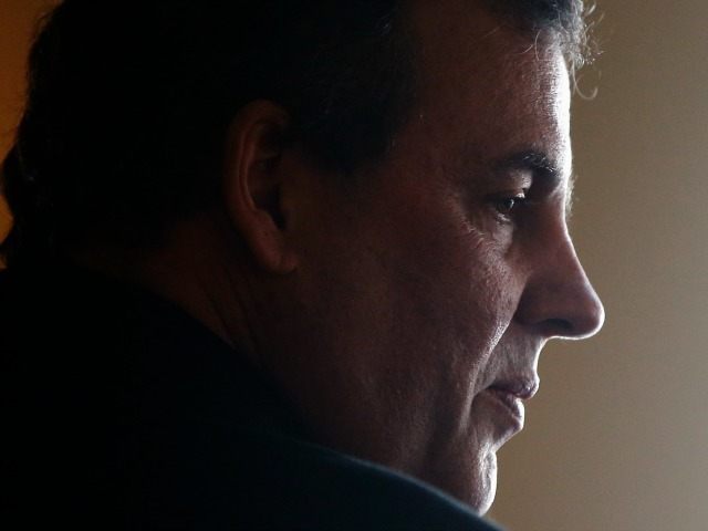 Republican presidential candidate, New Jersey Gov. Chris Christie meets with diners during