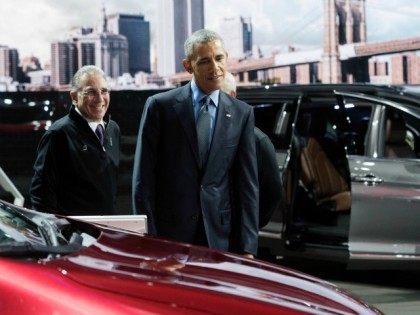 President Obama looks over the Chrysler Pacifica minivan, with NAIAS chairman Paul Sabatin