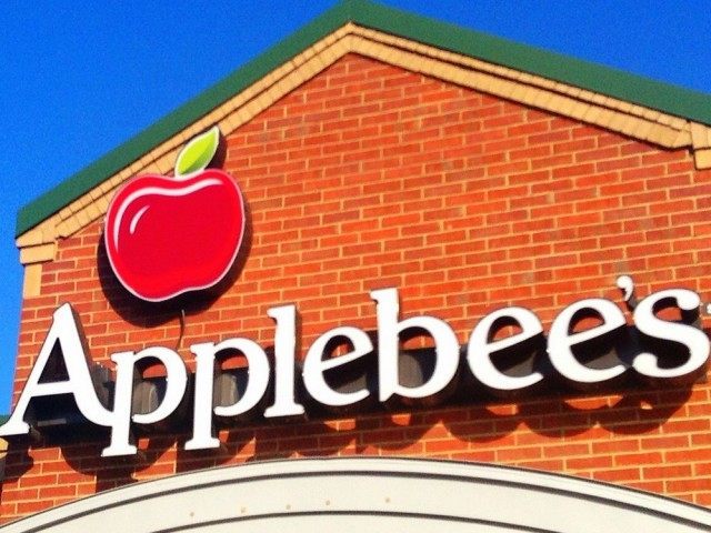 Applebee (Mike Mozart / Flickr / CC / Cropped)
