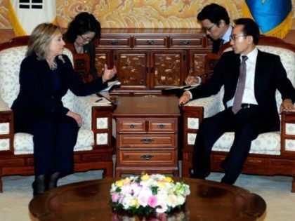 South Korean President Lee Myung-Bak talks with U.S. Secretary of State Hillary Clinton du