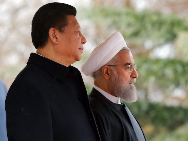 Iranian President Hassan Rouhani and Chinese President Xi Jinping (L) take part in a welcoming ceremony on January 23, 2016 in the capital Tehran.