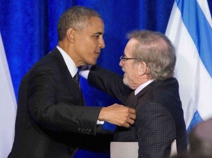 Obama Spielberg (Pablo Martinez Monsivais / Associated Press)