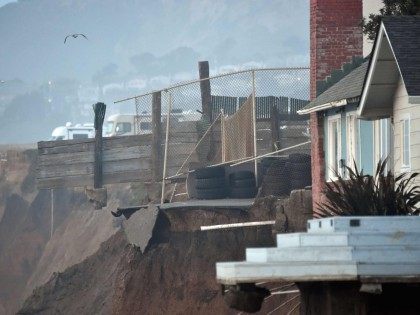 Pacifica collapse (Josh Edelson / Getty)