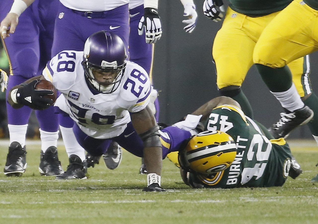 Vikings Hold On To Beat Packers, Win NFC North