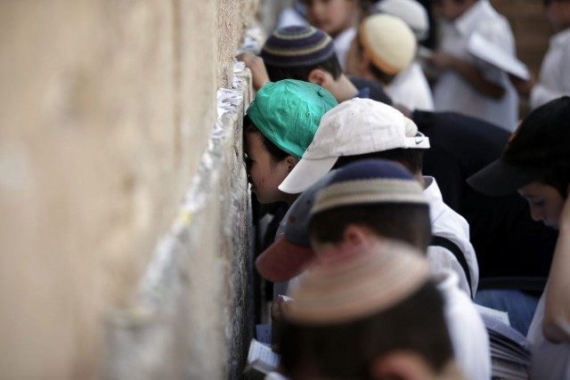 Jewish children pray at the Western Wall in Jerusalem, on May 6, 2015.