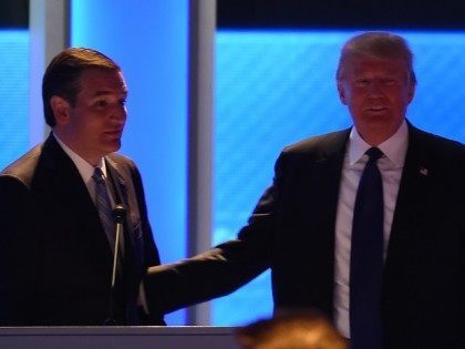 Republican presidential candidates Donald Trump (R) and Ted Cruz (L) confer during a break