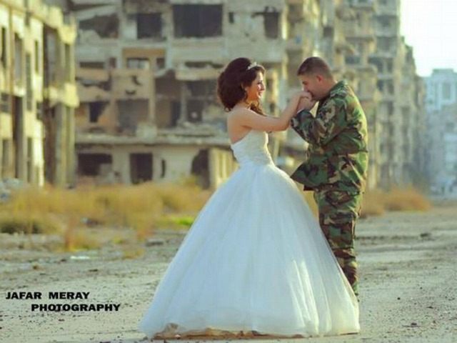 Syrian Couple Stage Wedding Photos in Ruins of War-Torn Homs