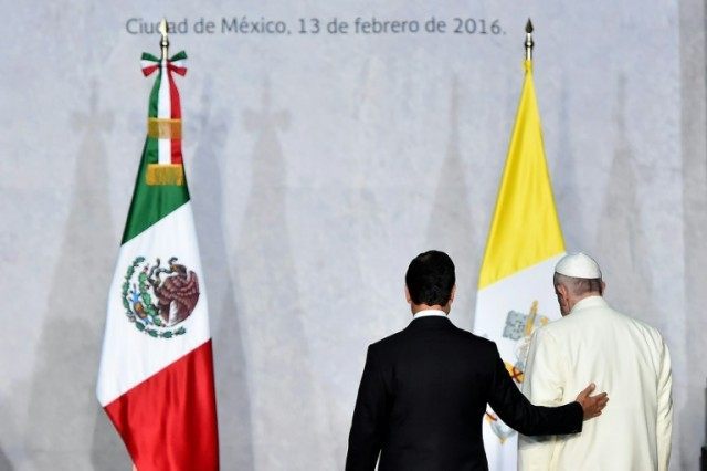 Pope Francis is welcomed by Mexican President Enrique Pena Nieto (L) at the National Palac