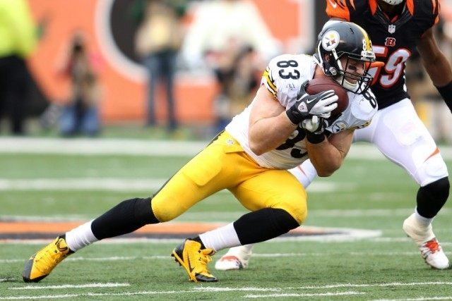 Heath Miller of the Pittsburgh Steelers catches a pass during the second quarter of the ga