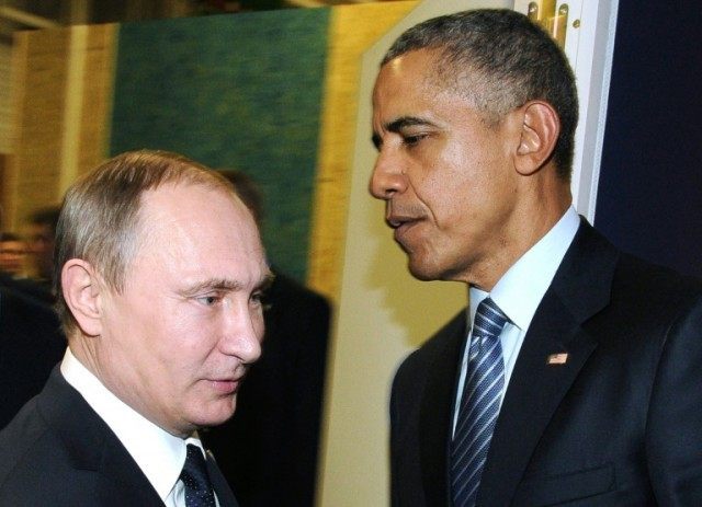 Russian President Vladimir Putin (L) spoke over the phone with US President Barack Obama about the 