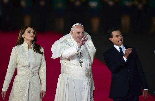 Pope Francis (C) is greeted by Mexican President Enrique Pena Nieto and First Lady Angelic