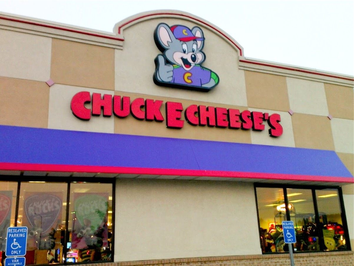 Watch: Fight at Connecticut Chuck E. Cheese's Caught on Camera | Breitbart