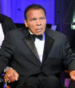 Muhammad Ali voices support for Louisville amid team turmoil