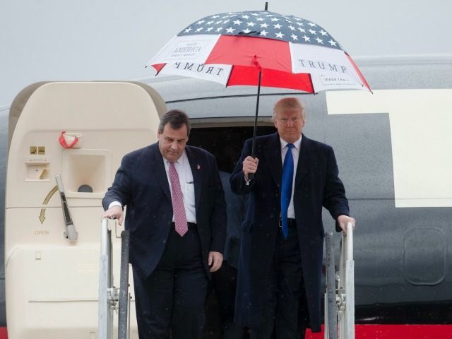 Republican presidential candidate Donald Trump and New Jersey Gov. Chris Christie arrive f