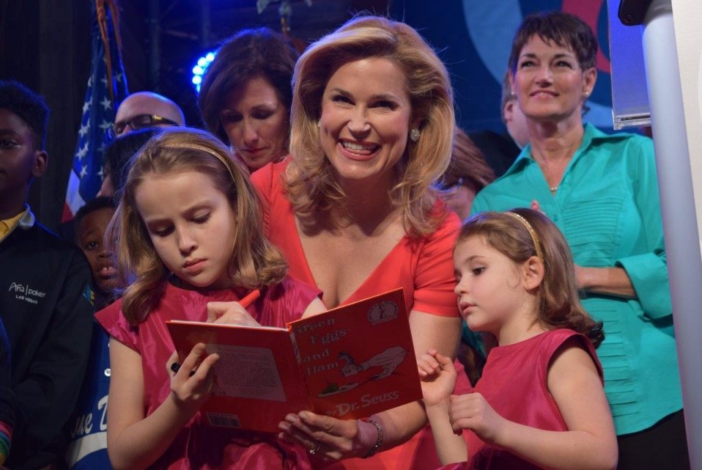 Heidi Cruz entertains her daughters while waiting for Ted Cruz to speak. (Photo: Breitbart Texas/Lana Shadwick)
