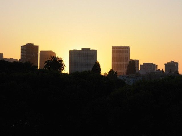 Oakland sunset (Hitchster / Flickr / CC / Cropped)