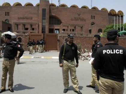 Pakistani-police-ap