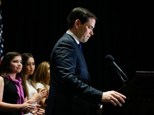 Republican presidential candidate U.S. Senator Marco Rubio (R-FL), flanked by his family,