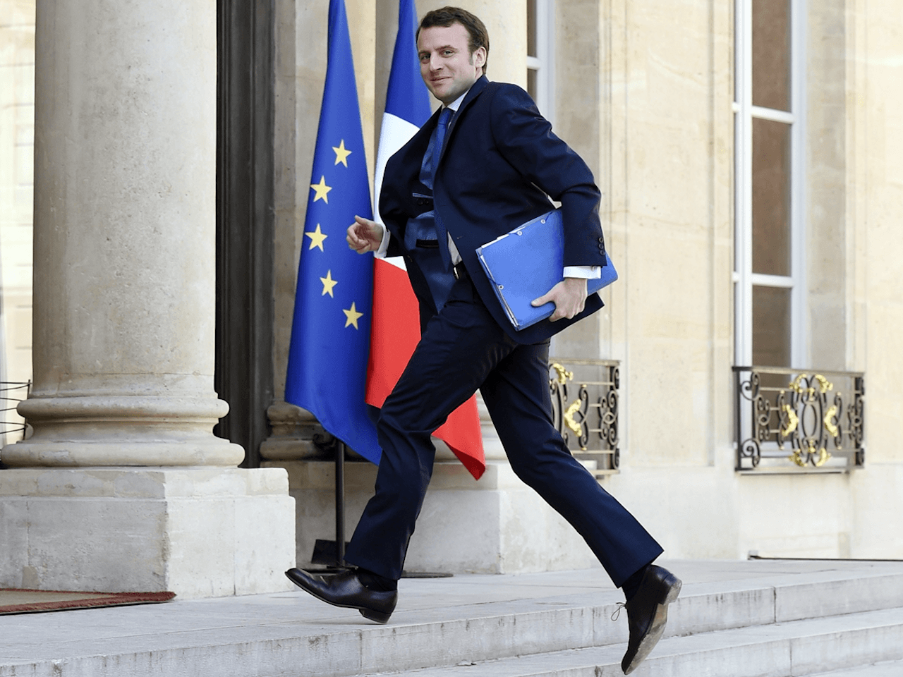 Французы о макроне. Макрон и Саркози. Франция политика. Французская политика. Государственная служба во Франции.