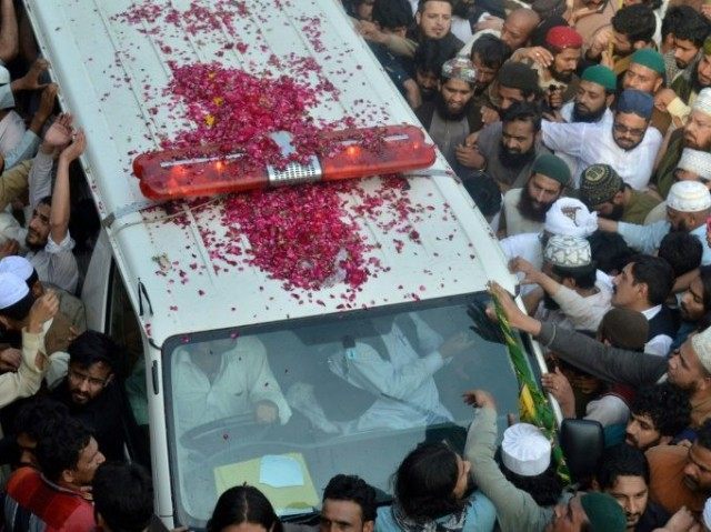 Pakistani supporters of convicted murderer Mumtaz Qadri gather around a vehicle carrying his body during his funeral in Rawalpindi on March 1, 2016