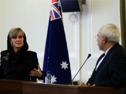 Iranian Foreign Minister Mohammad Javad Zarif (R) and his Australian counterpart Julie Bis