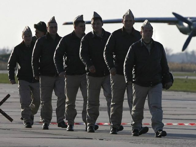 Russian Air Force pilots arrive from Syria at an airbase …