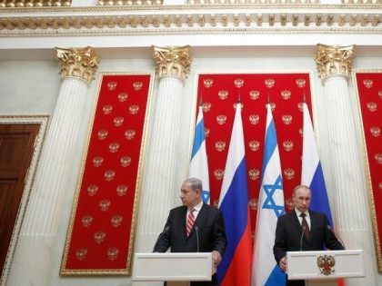 Russia's President Vladimir Putin (R) and Israel's Prime Minister Benjamin Netan