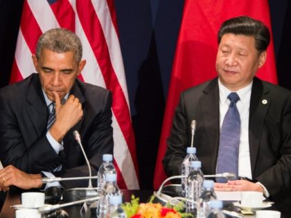 US President Barack Obama (L) sits with Chinese President Xi Jinping during a bilateral me