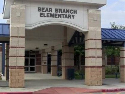 Texas School Threatens to Punish Parents Who Walk Children Home