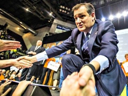 Cruz shakes hands in Colorado