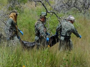 Border Patrol Removes Dead Body