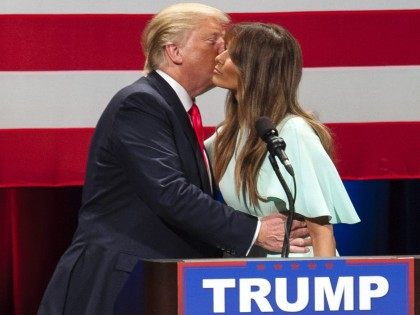 Donald Trump kisses Melania Trump (Darren Hauck / Getty)