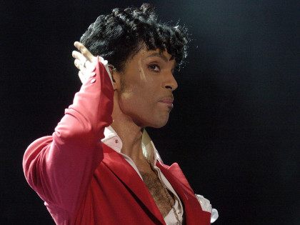 NEW ORLEANS - JULY 2: Prince performs at the 10th Anniversary Essence Music Festival at the Superdome on July 2, 2004 in New Orleans, Louisiana. (Photo by Chris Graythen/Getty Images)