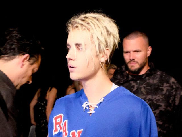 INGLEWOOD, CALIFORNIA - APRIL 03: Recording artist Justin Bieber backstage at the iHeartR