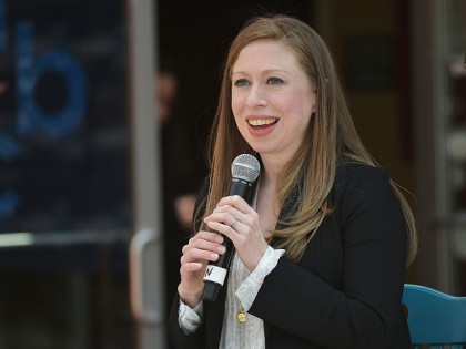 Chelsea Clinton, the daughter of Democratic presidential hopeful Hillary Clinton, campaigns for her mother at Denizens Brewing Company in Silver Spring, Maryland on April 21, 2016. / AFP / Mandel NGAN (Photo credit should read MANDEL NGAN/AFP/Getty Images)