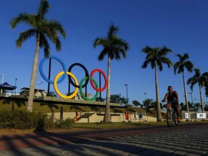 A man exercises next to the Olympic rings placed at the Madureira Park ahead the Rio 2016 Olympic Games, in Rio de Janeiro May 22, 2015. REUTERS/RICARDO MORAES