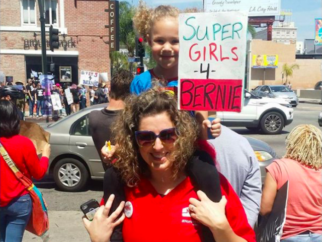 Occupy CNN Bernie Sanders (Dæena / Twitter)