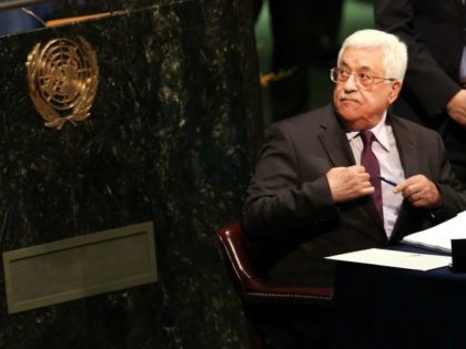 Palestinian President Mahmoud Abbas signs the Paris Agreement on climate change at the UN